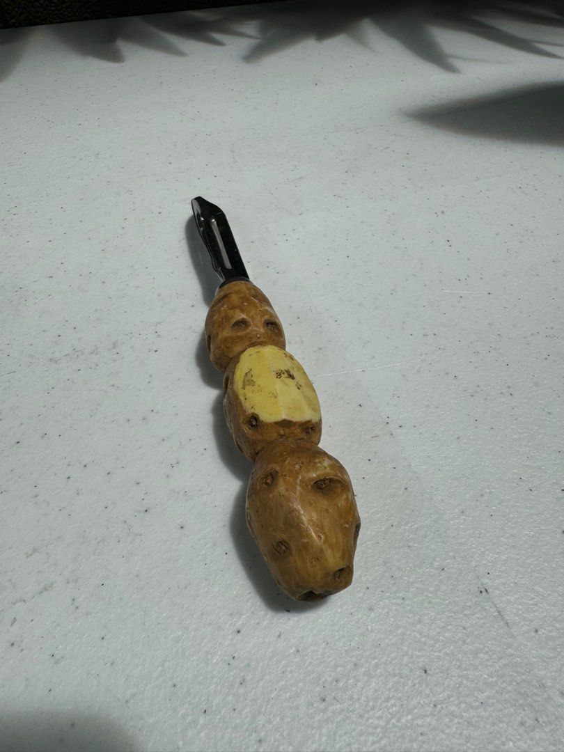 One piece peeler (Category: Knives & Chopping Boards) located in Davao. Submitted by parteawares2 (Listing ID 1326738105, Image 2). Description: One piece unique handle potato style peeler .