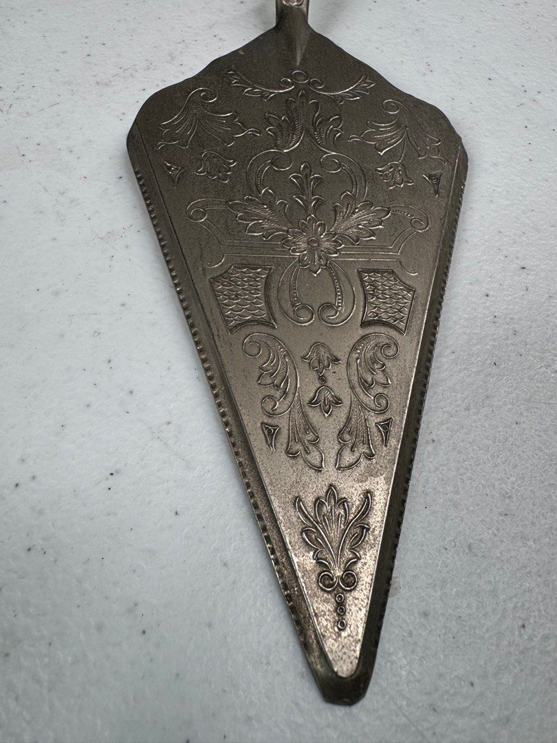 One piece silver cake server made in England (Category: Bakeware) located in Davao. Submitted by parteawares2 (Listing ID 1326737064, Image 3). Description: One piece pure silver made in England cake lifter / dessert server .