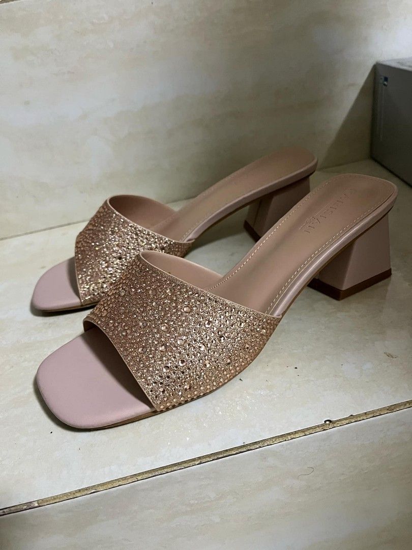 Parisian Step in flats slippers (Category: Flats & Sandals) located in Pasay City. Submitted by zia001 (Listing ID 1326781959, Image 2). Description: Parisian Step in: 1,000 Used once in a wedding (Oct 2023).