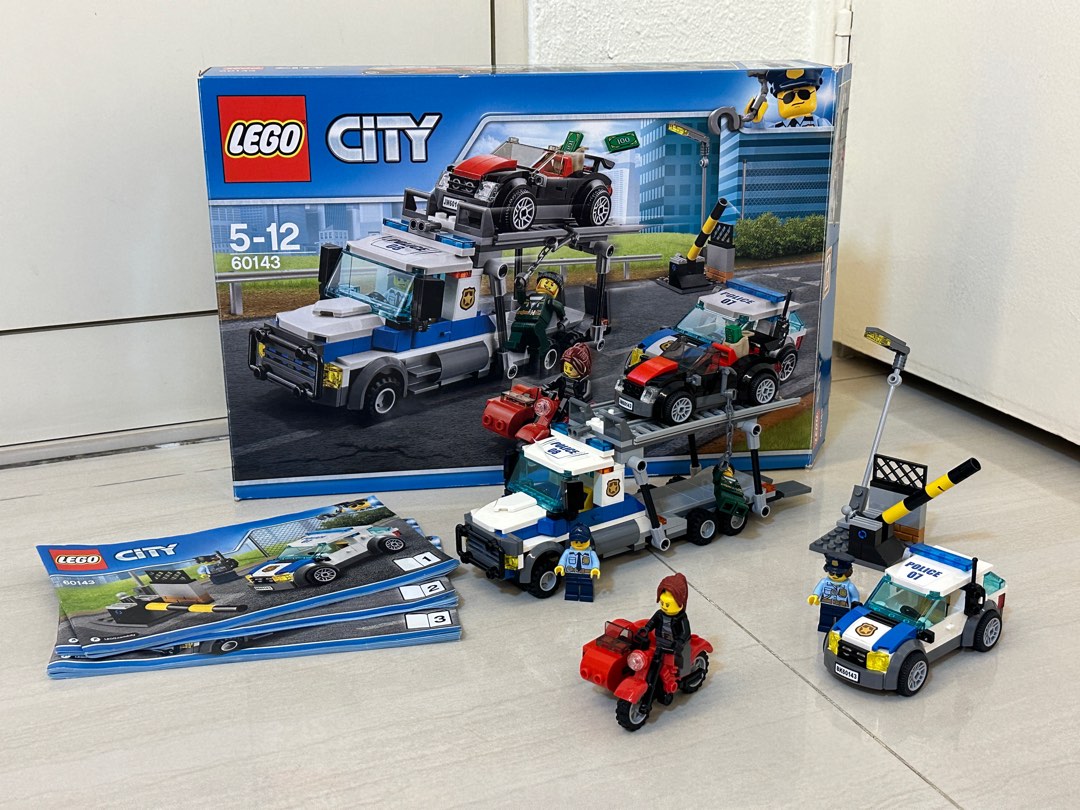 Lego city auto transport heist 2025