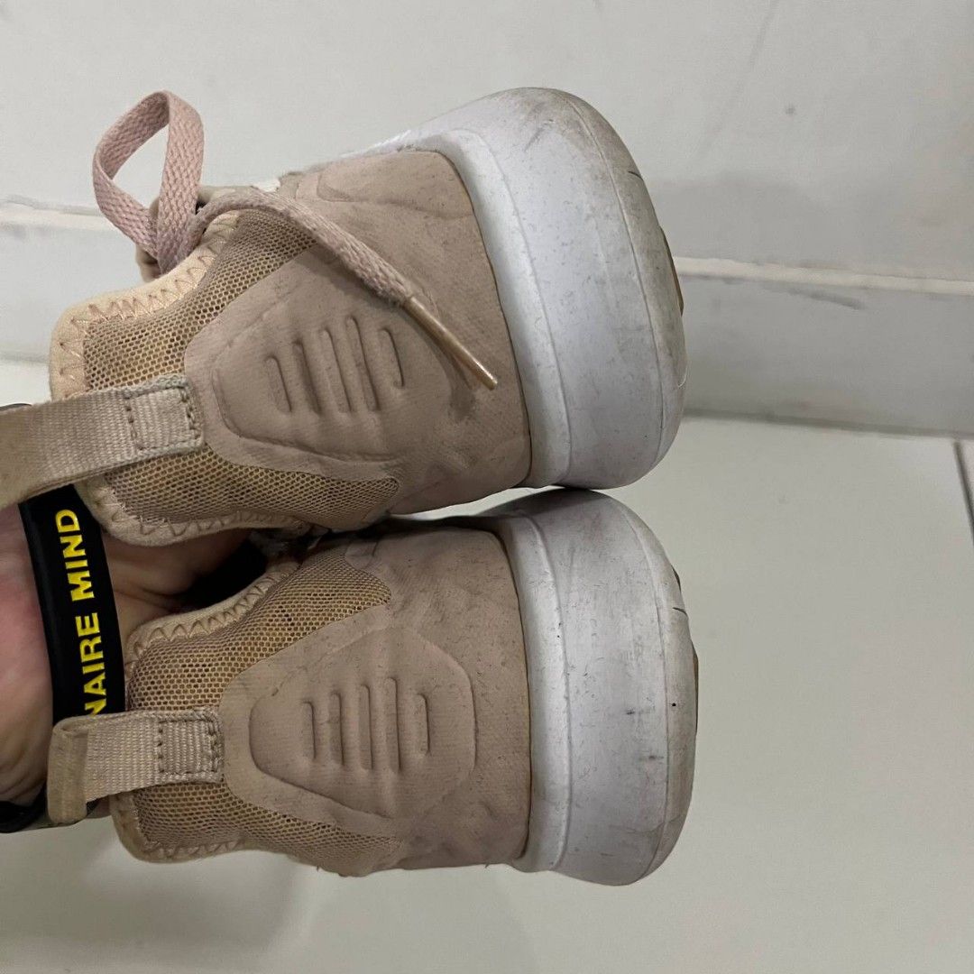 Nike free tr 8 beige best sale