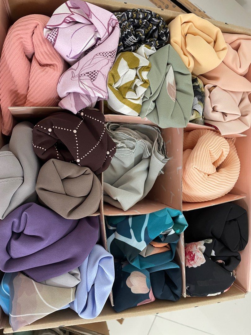 scarf bundle (Category: Scarves) located in Seremban. Submitted by lymeq (Listing ID 1326698159, Image 1). Description: Box of scarf New update! Rm10/scarf Got ariani among others Postage will be once a week every sat/sunday. .