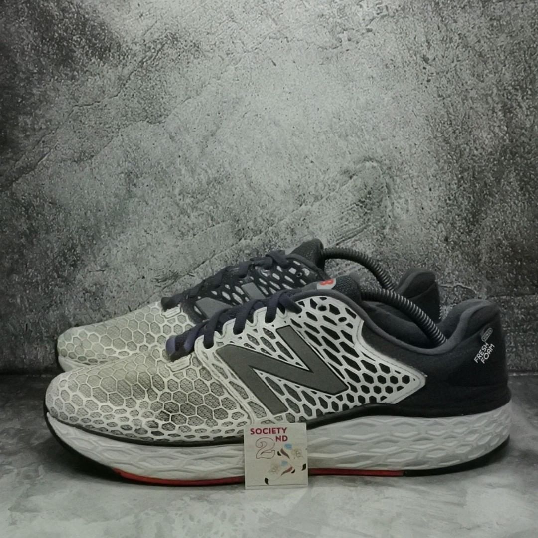 Sepatu Casual New Balance Fresh Foam Vongo v3 White Petrol Size 43 Fesyen Pria Sepatu Sneakers di Carousell