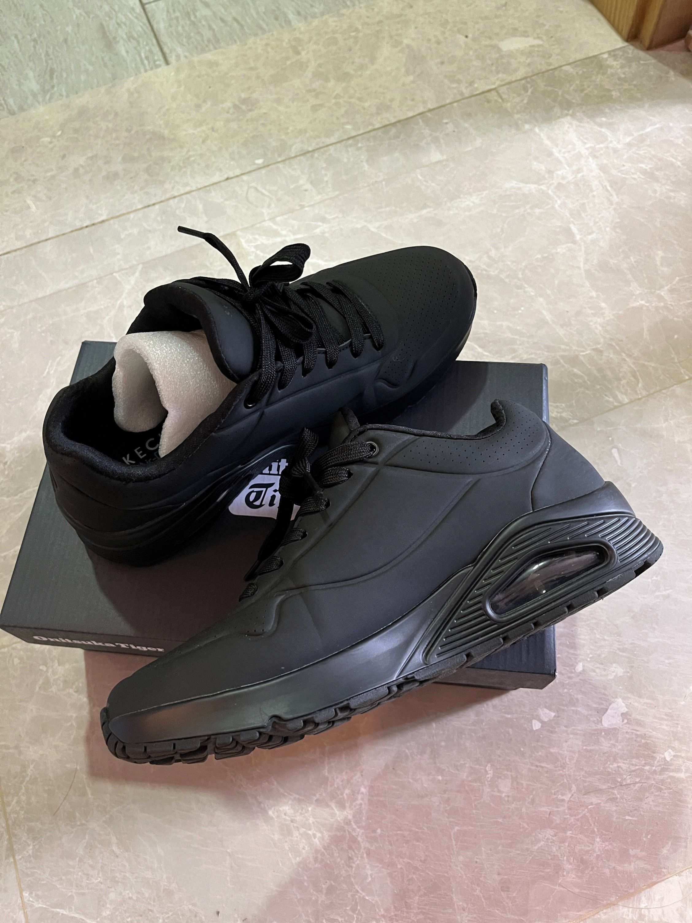 Skechers Men SKECHERS Street Uno Shoes 52458 BBK Air Cooled Memory Foam US 7 EU 39.5 UK 6 Luxury Sneakers Footwear on Carousell