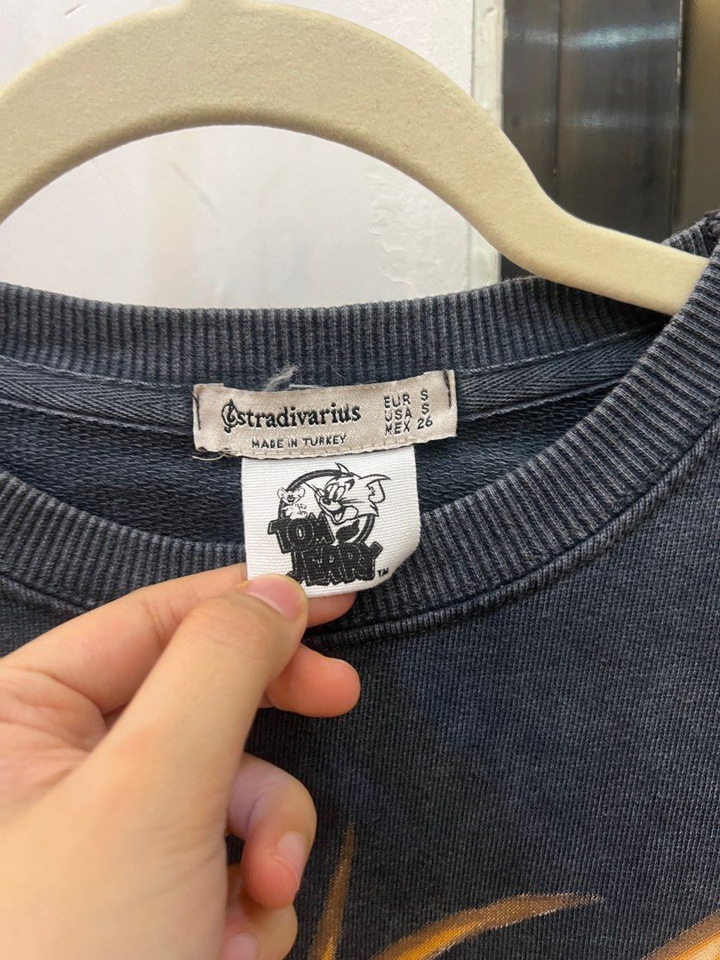 Stradivarius Graphic Long Sleeve Shirt (Category: Longsleeves) located in Taguig. Submitted by s_tl24 (Listing ID 1326693074, Image 2). Description: .