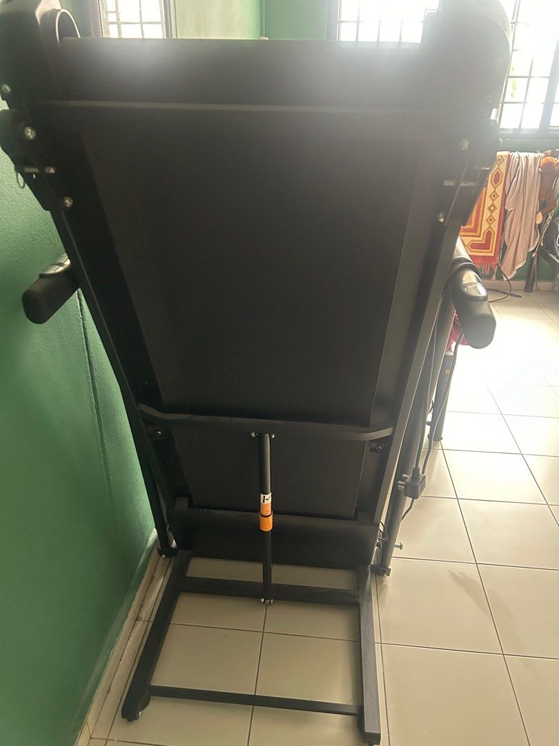 Threadmill (Category: Cardio & Fitness Machines) located in Singapore. Submitted by nsba172527 (Listing ID 1326734497, Image 3). Description: Letting go at $300 but negotiable. Transport to be self arrange.