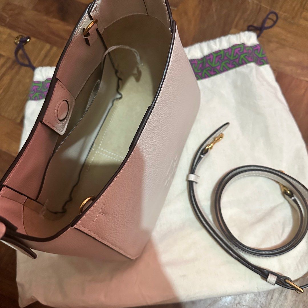 Tory Burch Thea Small Bucket Bag (Category: Luxury Bags & Wallets) located in San Fernando. Submitted by chweez (Listing ID 1326728720, Image 2). Description: Authentic Tory Burch Thea Small Bucket Bag Bought brand new & never used With dust bag, no box.