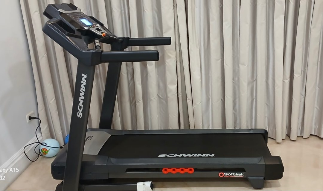 TREADMILL SCHWINN 530 Olah Raga Perlengkapan Olahraga Lainnya di Carousell