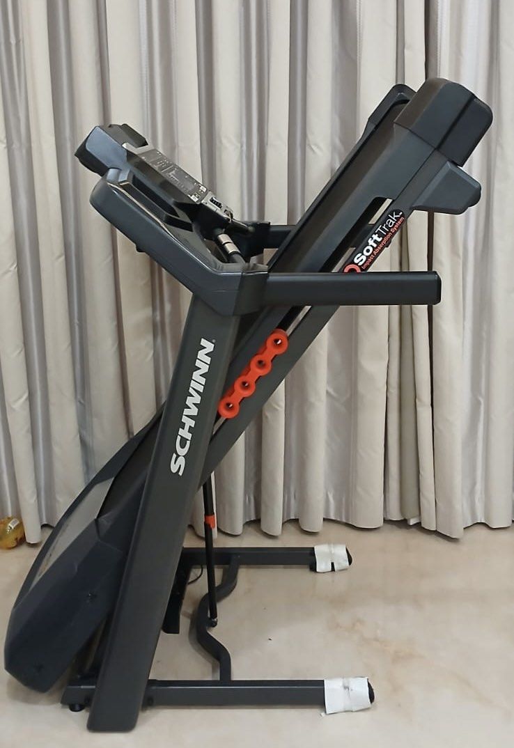 TREADMILL SCHWINN 530