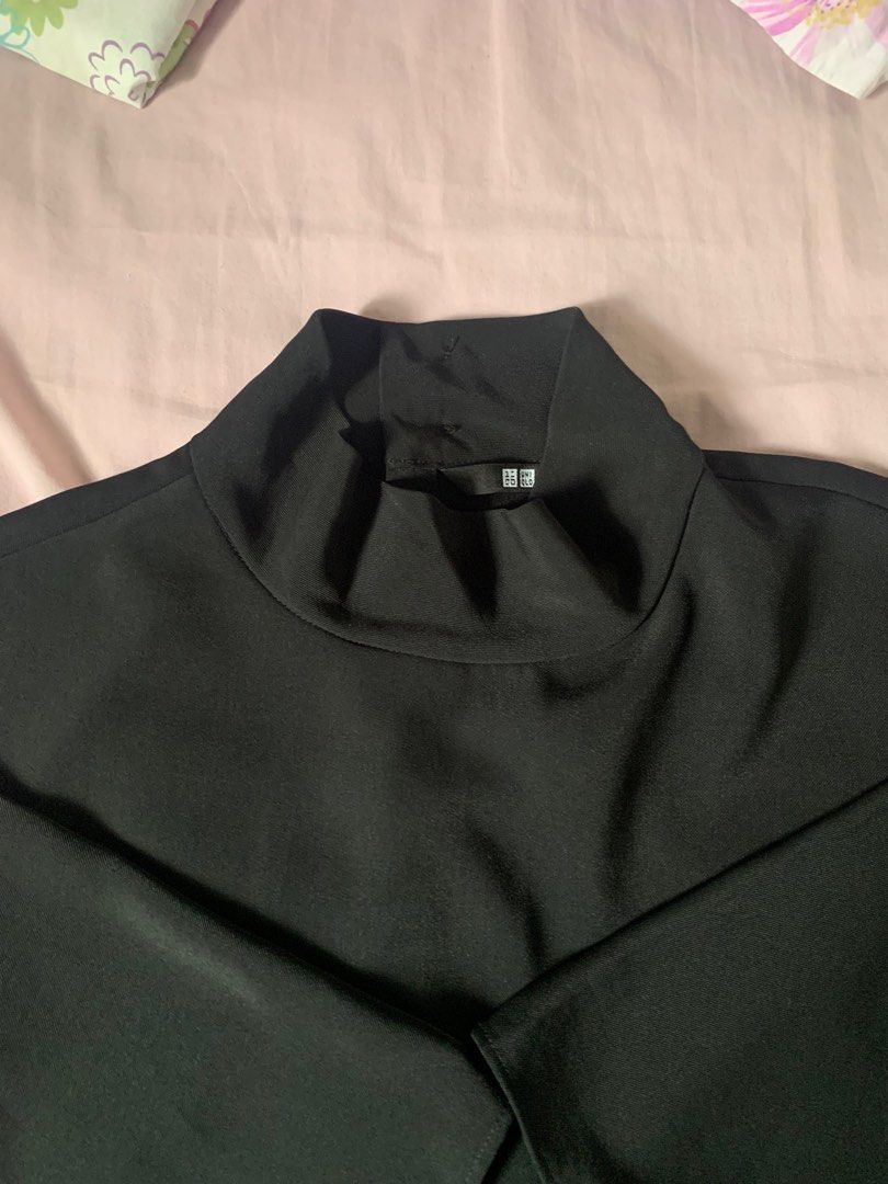 Uniqlo High Necks Blouse S (Category: Blouses) located in Hermosa. Submitted by ninangjill (Listing ID 1326695170, Image 3). Description: Fits upto Med.