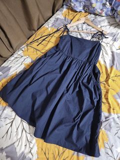 URBAN REVIVO Baby doll dress with pockets spaghetti strap sleeveless dark blue loose fit uniqlo gu topshop zara stradivarius mango
