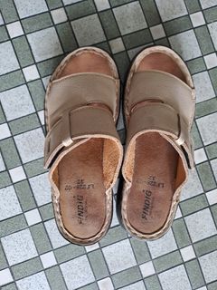 (Category: ) located in . Submitted by hwee95 (Listing ID 1326724583, Image 1). Description: .