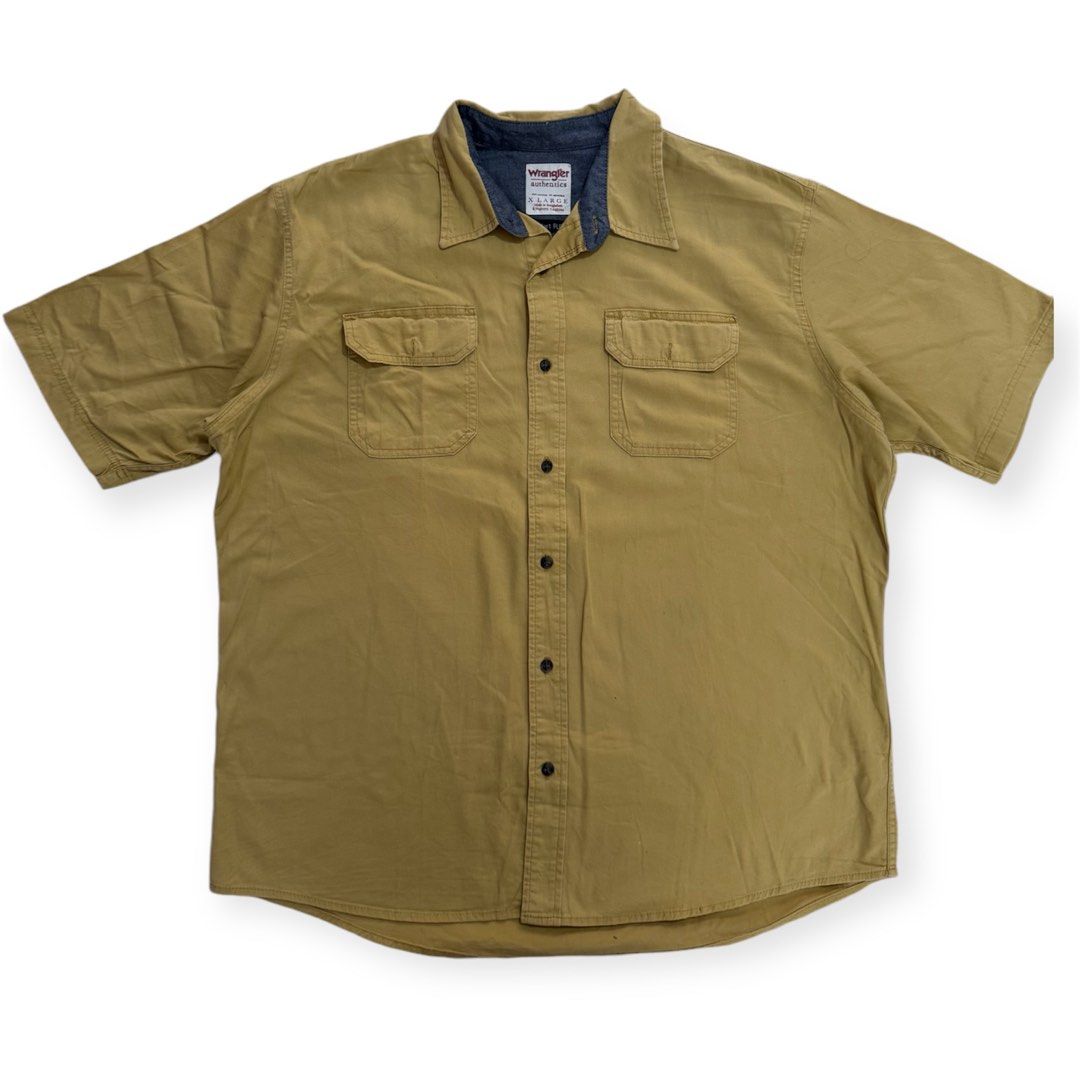 Wrangler Workwear Double Pocket (Category: Tshirts & Polo Shirts ) located in Tuguegarao City. Submitted by louphi (Listing ID 1326757917, Image 1). Description: Wrangler Double Pocket Workwear Size XXL 26x30 Color rate 9/10 Condition 9.5/10 No issues.