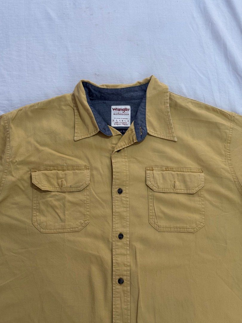 Wrangler Workwear Double Pocket (Category: Tshirts & Polo Shirts ) located in Tuguegarao City. Submitted by louphi (Listing ID 1326757917, Image 3). Description: Wrangler Double Pocket Workwear Size XXL 26x30 Color rate 9/10 Condition 9.5/10 No issues.
