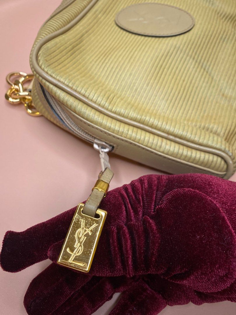 YSL (Category: Luxury Bags & Wallets) located in Paranaque City. Submitted by cityandsea (Listing ID 1326736892, Image 3). Description: ♡ Y S L - [Yves Saint Laurent small toiletries/cosmetics pouch] 🏷️ ₱3,800 Rank B [good condition, with signs of use] * 100% Authentic * Yves Saint Laurent small toiletries/cosmetics pouch * Color: Beige * Inclusions: with attached sling * Color may vary due to photographic lighting - First mine and send an order