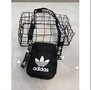 (Category: ) located in . Submitted by buysellcloset (Listing ID 1326995796, Image 1). Description: .