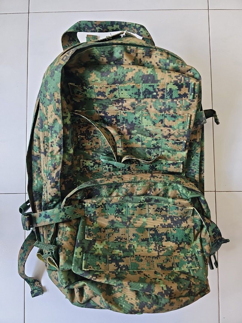 Defect Assault Backpack [SAF], Men's Fashion, Bags, Backpacks on Carousell