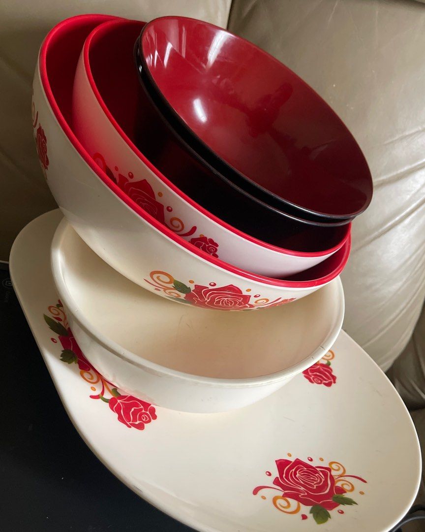 Assorted kitchenware (Category: Cookware & Accessories) located in Valenzuela. Submitted by patpeev (Listing ID 1326958859, Image 3). Description: Assorted kitchenware Php 500 Take all! 📍Valenzuela MOP: Gcash or Maya MOD: Pick up, Lalamove or J&T.
