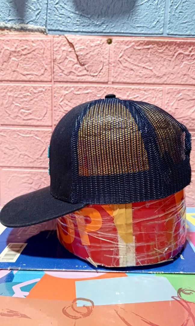 Billabong Net Cap (Category: Caps & Hats) located in Quezon City. Submitted by SuotKalyeManila (Listing ID 1326982202, Image 3). Description: Manage your expectations preloved caps po ito at hindi po brandnew minsan po may mga minimal flaws sign of usage pero usable pa po ang presyo po ay depende sa condition ng cap Condition: Excellent Size: One Size Fits All Color Rate: 9/10 No Issue laba na and ready to wear Location: Novaliches Quezon City/ M