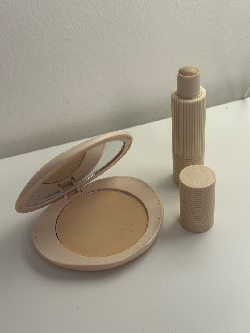 BUNDLE: Sunnies Face Powder and Concealer (Category: Makeup) located in Makati City. Submitted by marcheu (Listing ID 1326936647, Image 2). Description: Take both for 850 Original price is 1,190 for both (595 each ) Only sold as pair Powder in Flax - Lightly used with minor dents. Packaging has signs of use since it was stored in a makeup bag. Concealer in Ecru - Tried only Both are in good usable condition and barely used. Bought May 2024 Loc: M