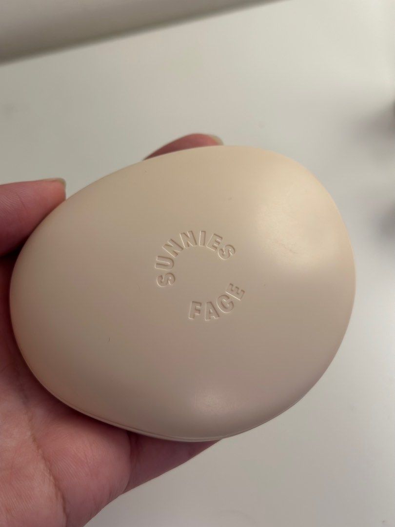 BUNDLE: Sunnies Face Powder and Concealer (Category: Makeup) located in Makati City. Submitted by marcheu (Listing ID 1326936647, Image 3). Description: Take both for 850 Original price is 1,190 for both (595 each ) Only sold as pair Powder in Flax - Lightly used with minor dents. Packaging has signs of use since it was stored in a makeup bag. Concealer in Ecru - Tried only Both are in good usable condition and barely used. Bought May 2024 Loc: M