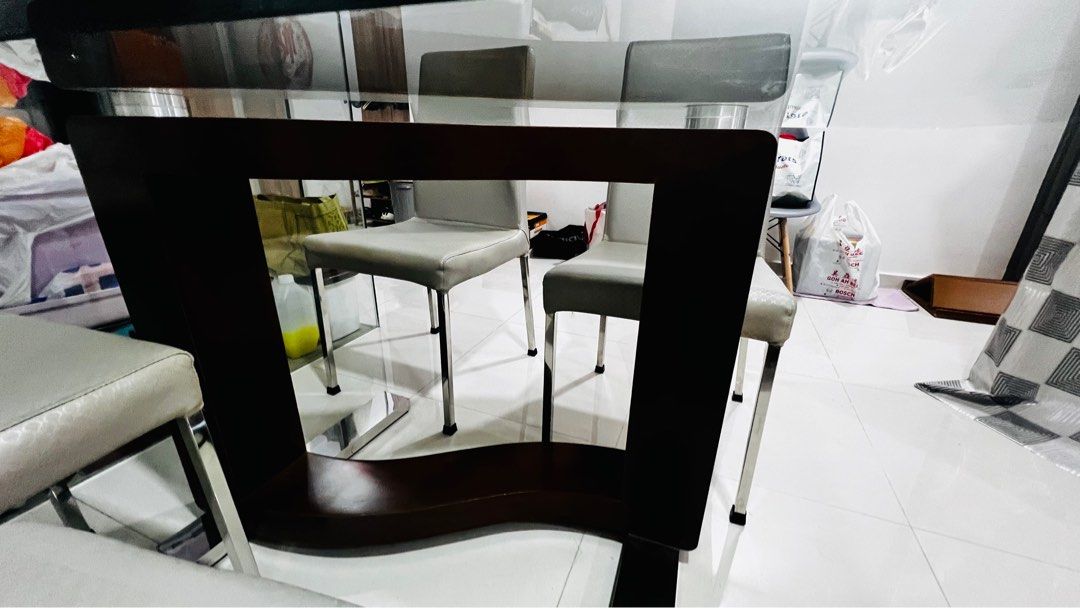 Dining Table (Category: Tables & Sets) located in Singapore. Submitted by randomloops (Listing ID 1324337769, Image 3). Description: Collect at Punggol .