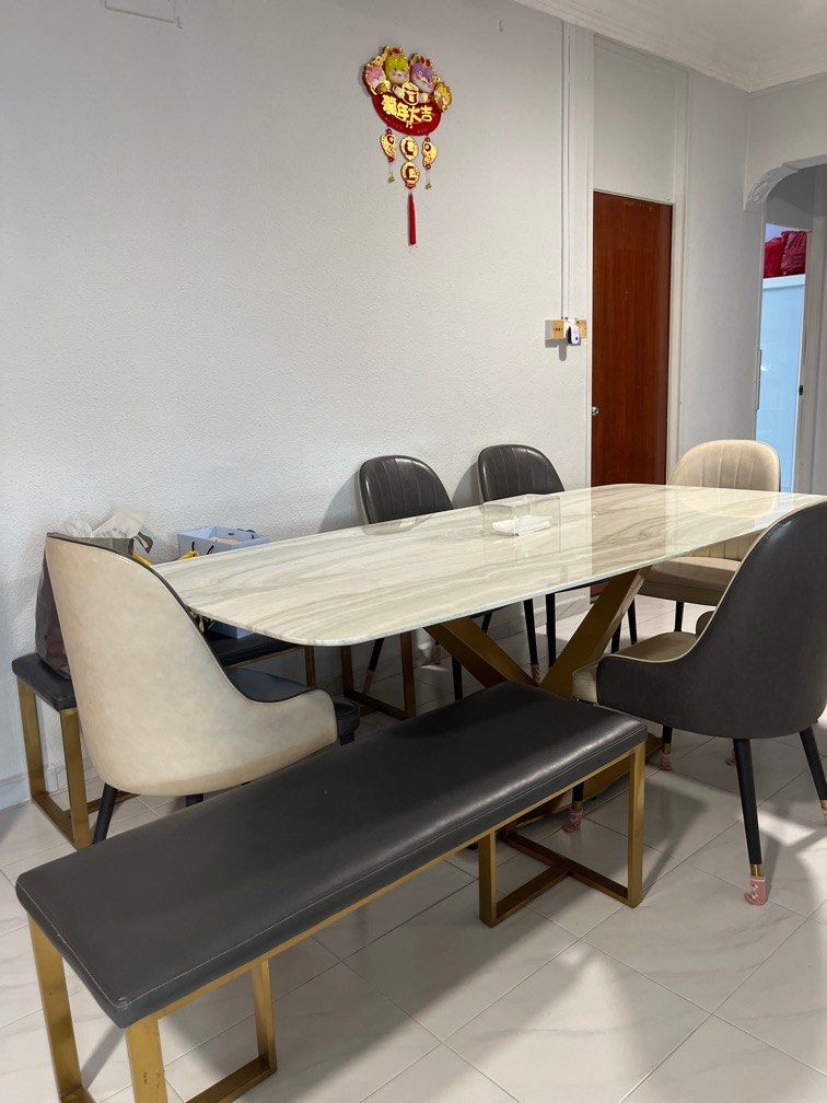 Dining Table Set (Category: Tables & Sets) located in Singapore. Submitted by eileen6230 (Listing ID 1326940899, Image 1). Description: .