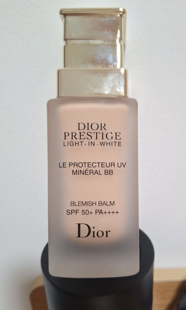 Dior prestige light in white le protecteur uv best sale