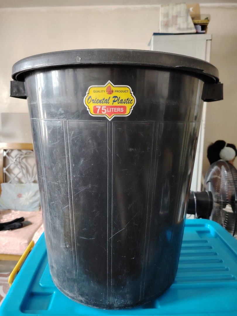 Drum 75 Liters (Category: Storage Boxes & Baskets) located in Mandaluyong City. Submitted by trisha_001 (Listing ID 1326936155, Image 1). Description: Black Drum with cover 75 liters no flaws/cracks has scratches due to usage.
