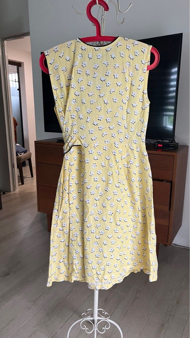 Esprit linen dress. With side zip. Size 4. (Category: Dresses) located in Pasig City. Submitted by bituin18 (Listing ID 1326850997, Image 2). Description: Esprit linen dress. With side zip. Size 4. Uzed 1x..