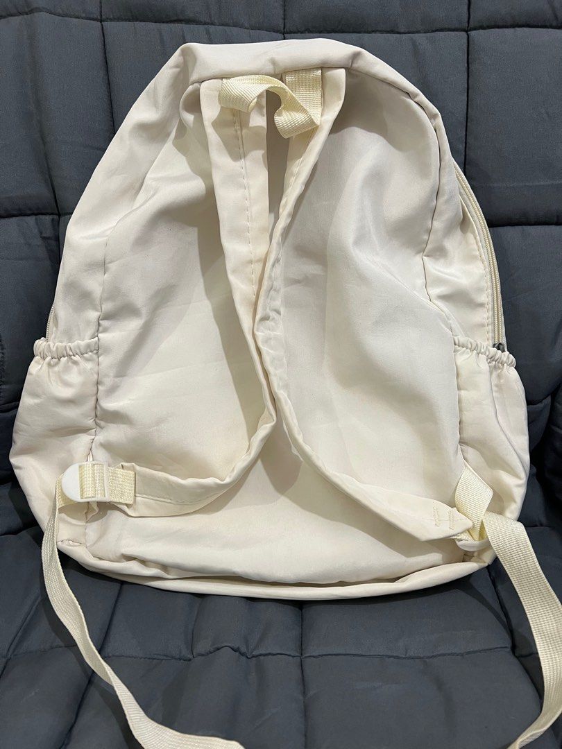 Fila white backpacks (Category: Backpacks) located in Makati City. Submitted by maltitalibrary (Listing ID 1326931737, Image 2). Description: Lightly used Backpack Details Color: white / off white Kind: backpack - Working straps - 2 pockets on the side - 1 zipper compartment in front - 1 pocket inside the main compartment - all zipper working ISSUE! May konting stains sa bag (not sure it matatanggal pag nilabahan) may fading ng konti sa name mism
