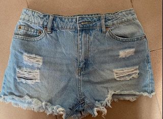 (Category: ) located in . Submitted by declutter.clothes (Listing ID 1326873920, Image 1). Description: .