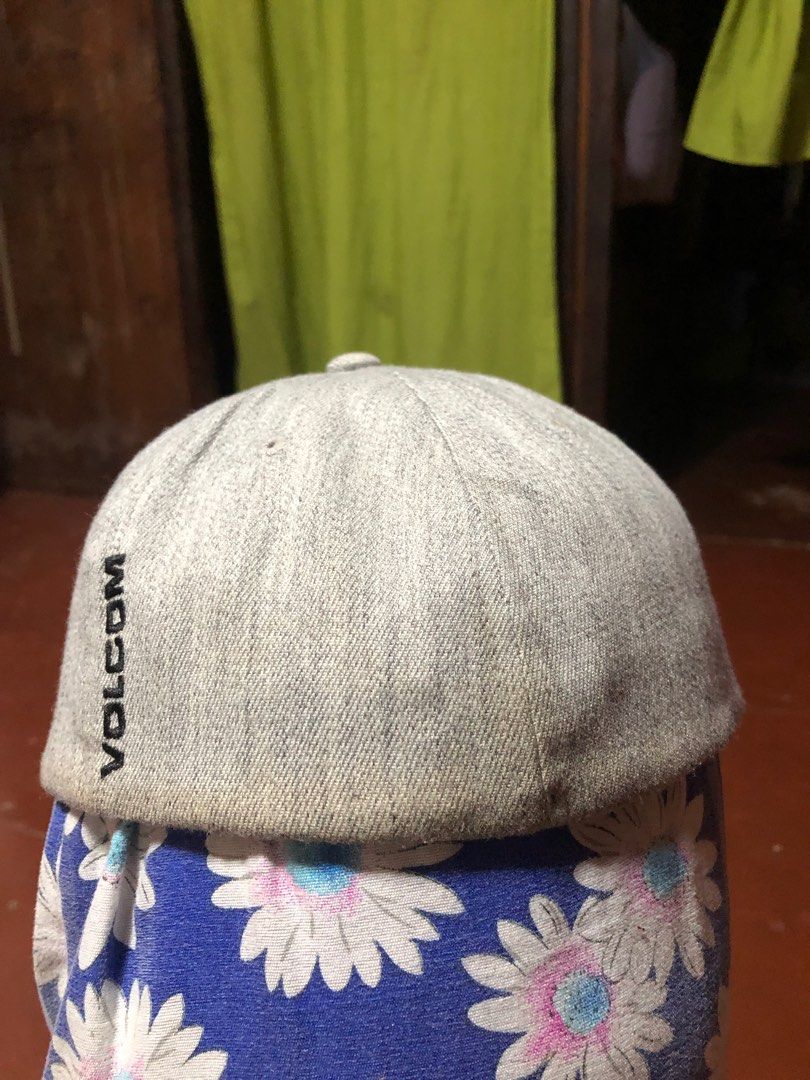 Genuine volcom cap full stone heather gray vintage flexfit (Category: Caps & Hats) located in Davao. Submitted by itsmioyow09704 (Listing ID 1326879124, Image 2). Description: Size small to medium Excellent condition .