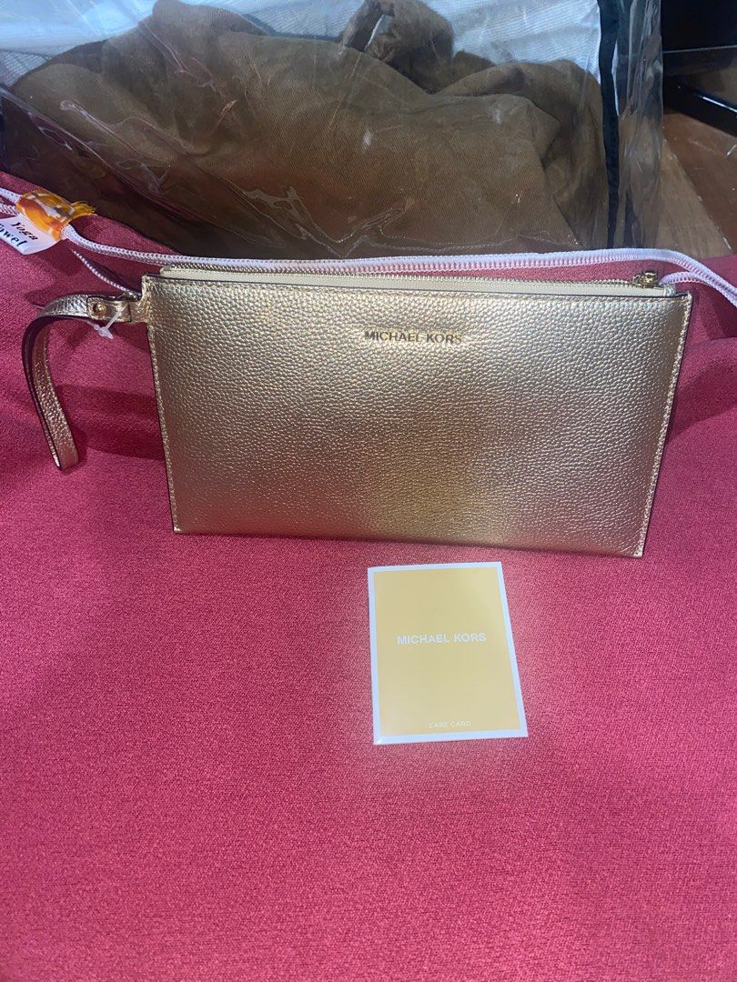 Gold MK Clutch (Category: Purses & Pouches) located in Cebu City. Submitted by gerikaquintos (Listing ID 1326936639, Image 1). Description: Brand New No Issues.