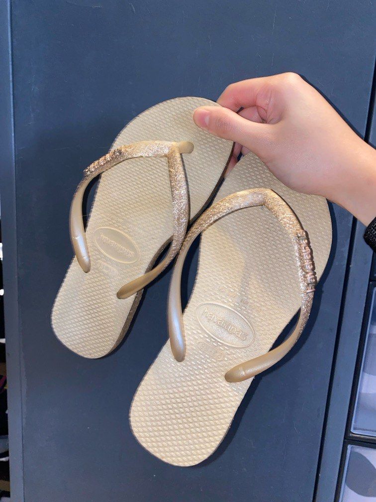 HAVAIANAS GOLD Women s Fashion Footwear Slippers and slides on Carousell