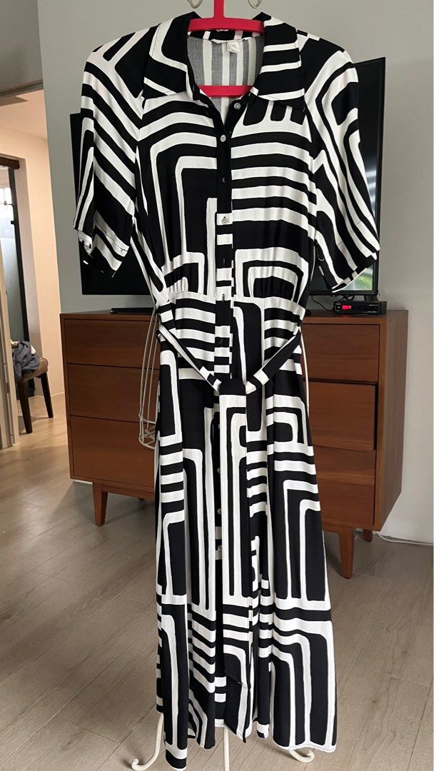 H&M dress. Size Small. Unused. (Category: Dresses) located in Pasig City. Submitted by bituin18 (Listing ID 1326851144, Image 3). Description: H&M. Washed and stored. Size small. .