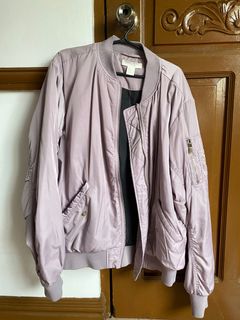 (Category: ) located in . Submitted by declutter.clothes (Listing ID 1326870158, Image 1). Description: .