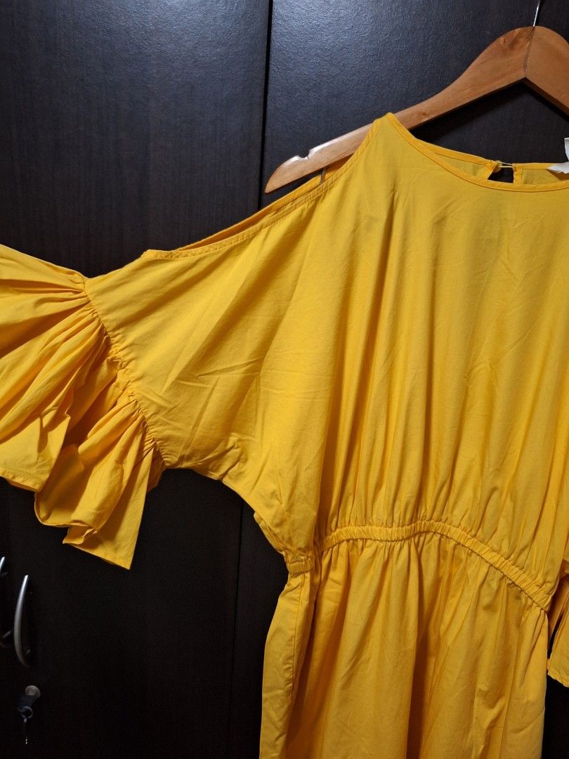 H&M Yellow Dress (Category: Dresses) located in Quezon City. Submitted by js.ms (Listing ID 1326992241, Image 2). Description: H&M Cold Shoulder Yellow Dress Size US 10 Fits Large to XL Garterized waist, with pockets Cool feel on skin Brandnew, store tag removed washed only. Never been used. Impulse buys for summer or beach wear RFS: decluttering Payment thru GCash, SF shouldered by buyer.