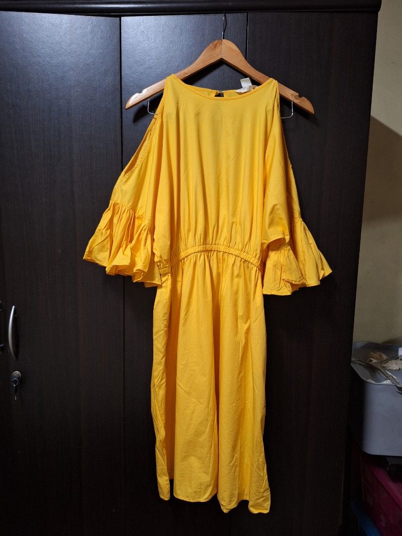 H&M Yellow Dress (Category: Dresses) located in Quezon City. Submitted by js.ms (Listing ID 1326992241, Image 1). Description: H&M Cold Shoulder Yellow Dress Size US 10 Fits Large to XL Garterized waist, with pockets Cool feel on skin Brandnew, store tag removed washed only. Never been used. Impulse buys for summer or beach wear RFS: decluttering Payment thru GCash, SF shouldered by buyer.