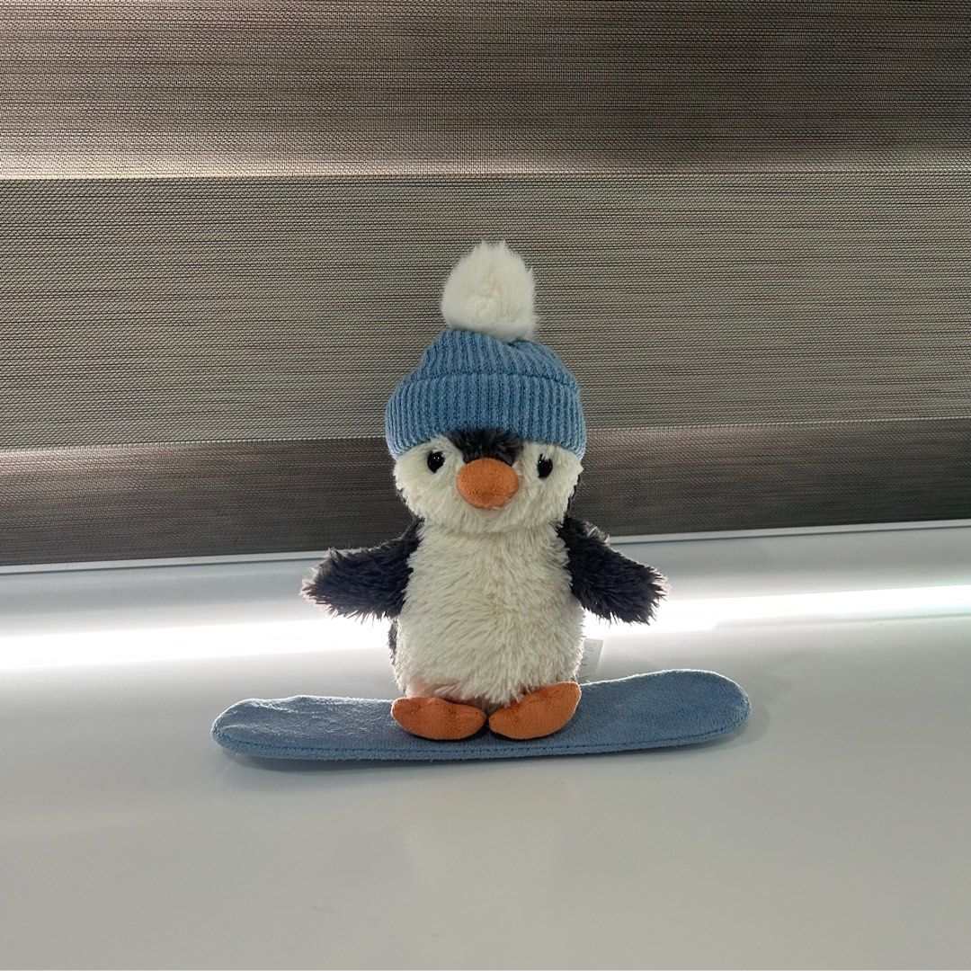 BNWT Jellycat Peanut Penguin Snowboarding, Hobbies & Toys