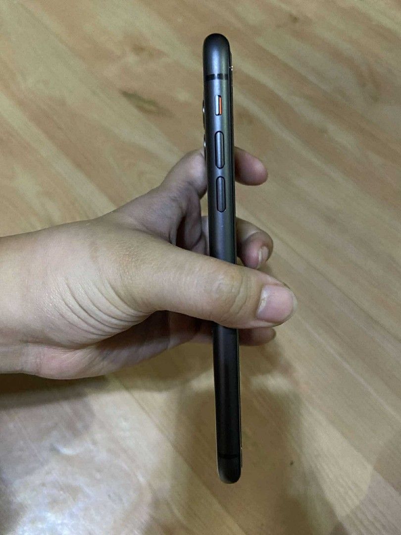 iPhone 11 - 128G (Category: iPhone 11 Series) located in Quezon City. Submitted by whatsdrippin (Listing ID 1326881372, Image 3). Description: iPhone 11 - 128G (black) ₱19k Globe locked (pwede ipa-open line) Latest IOS 18 updated Specs are included in posted photos Personal used (lady owned) Inclusions: • Charger • Air pods (Gen 3) • Box w/ manual • Sim ejector • Free cases For meet up only (check to sawa) Price negotiable for sure buyer Rfs: Upg