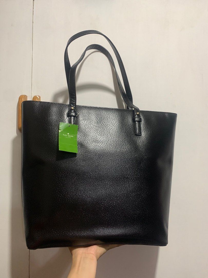 Kate Spade Sadie Black Bag (Category: Luxury Bags & Wallets) located in Las Pinas. Submitted by rahneis (Listing ID 1320415856, Image 2). Description: Kate Spade Sadie Grand Street Bag Black XLarge Tote with Zip Minor Scratches (unnoticeable sa leather ng bag) With Tag and Care Card No box and dustbag or paperbag Gold hardware From US (Orig) What you see is what you get Sobrang gandaaa Payment first SF shoulder by the buyer .