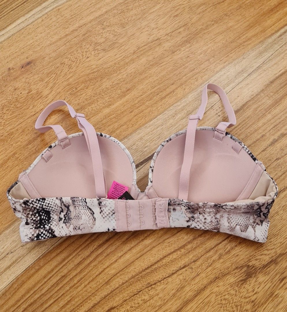 La Senza Up 2 Cups Strapless Bra (Category: Undergarments & Loungewear) located in Cavite. Submitted by helpusdeclutter (Listing ID 1326915124, Image 2). Description: La Senza Up 2 Cups Strapless Bra Store bought in Eastwood Mall for P2,995. Selling low for P1,000 only. Size 32B Color Pink with Snakeskin design In great condition. Material feels luxurious and you'll definitely feel sexy wearing it..