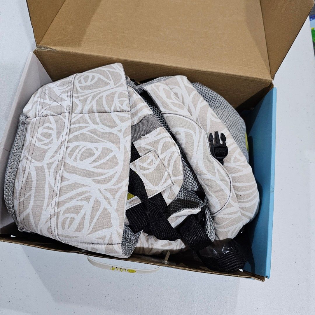 Lillebaby Complete Airflow 7⁶ (Category: Carriers & Slings) located in Manila. Submitted by bonitalamama (Listing ID 1326872769, Image 3). Description: with box, complete set excellent condition.