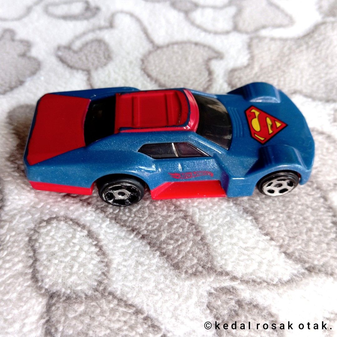 Hot Wheels DC Universe Superman Character Car - Premium Die-Cast Vehicle Toy For Kids & Collectors