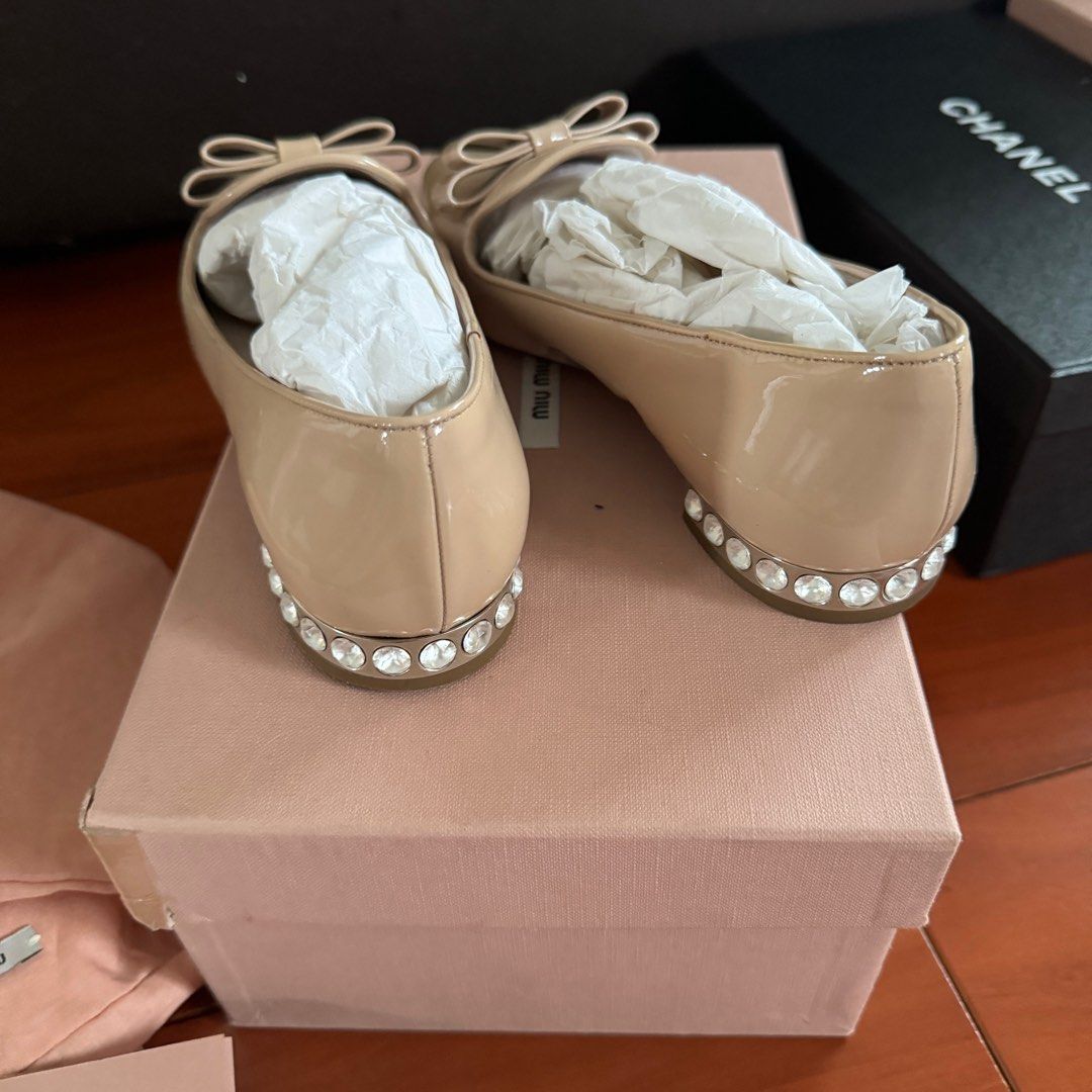 Miu Miu Patent Loafers (Category: Sneakers & Footwear) located in Quezon City. Submitted by prebyp (Listing ID 1326933114, Image 3). Description: .