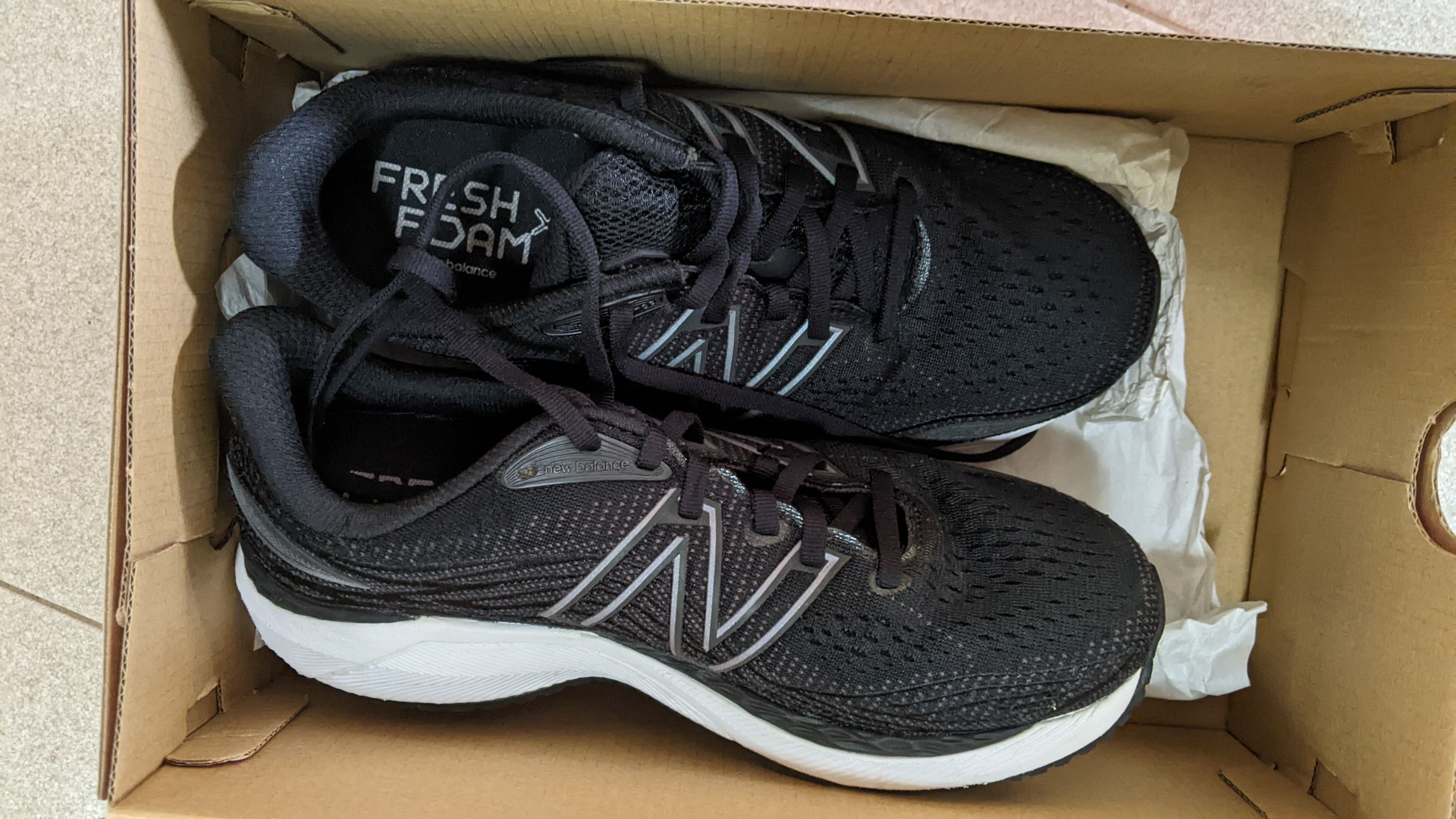 New balance running shoes wide 2e women Size 8