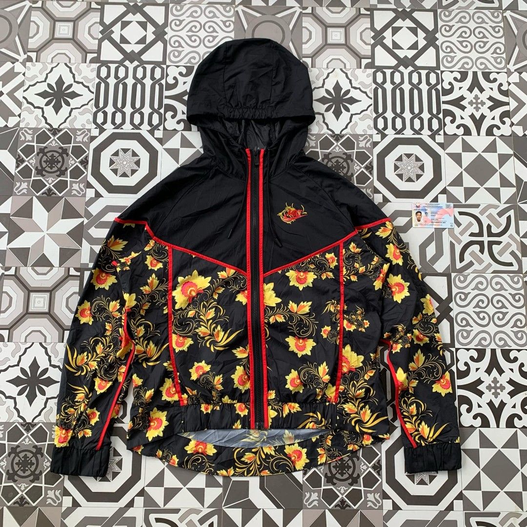 Nike nsw floral windbreaker Women s Fashion Coats Jackets and Outerwear on Carousell