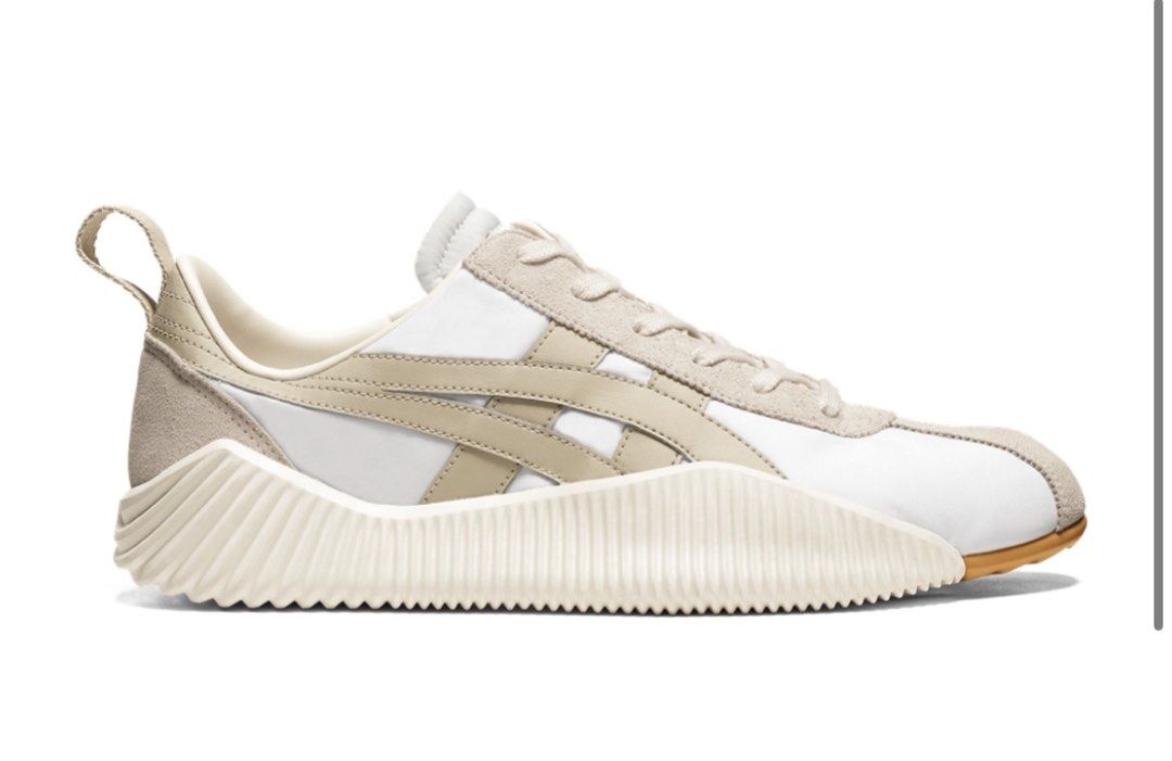 Onitsuka Tiger Acromount Cream Putty (Category: Sneakers) located in Singapore. Submitted by chayemba (Listing ID 1326870560, Image 1). Description: Worn a couple for times In great condition Inspired by the design of spiked track shoes from the 1970s, we introduce this new model in a leather and fabric combination with chic vintage touches. The slim silhouette of the toe is paired with a voluminous sole, similar to that of the 1970s track shoes.