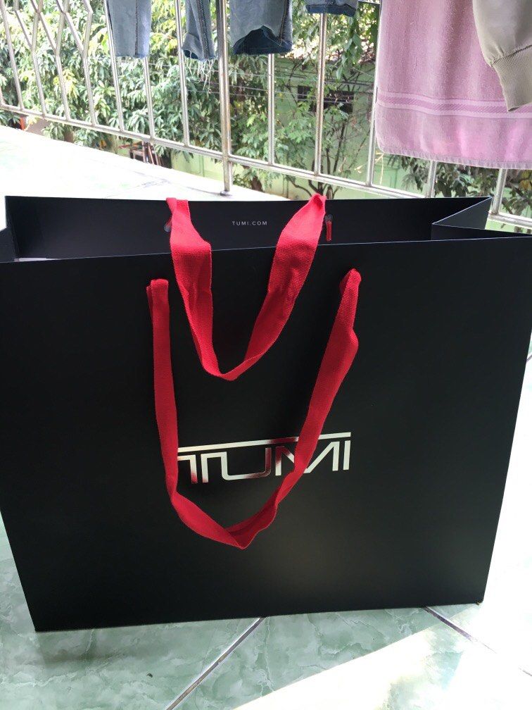Tumi paper bag online